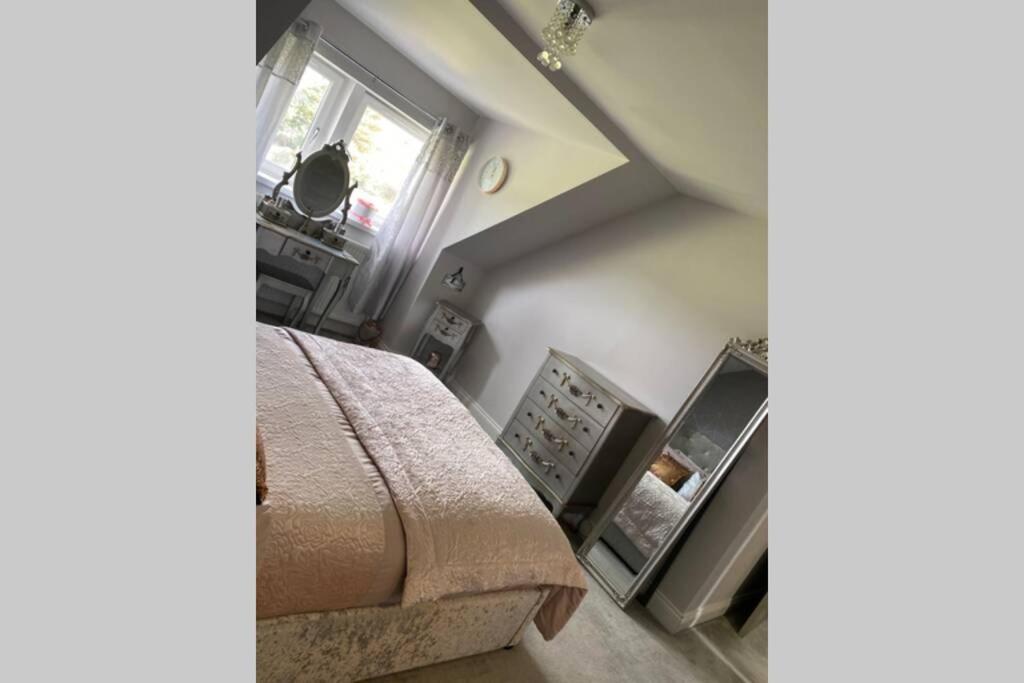 Alcantara- Modern Home With Hot Tub- Sleeps 10 Cromdale Bagian luar foto