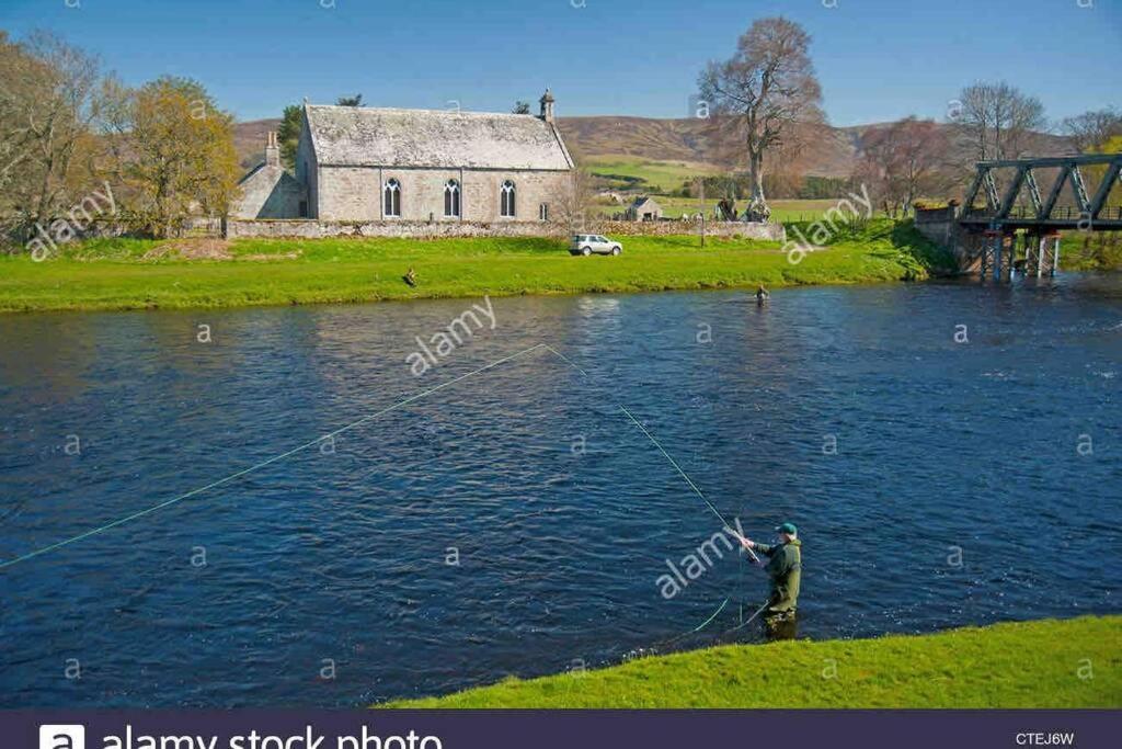 Alcantara- Modern Home With Hot Tub- Sleeps 10 Cromdale Bagian luar foto