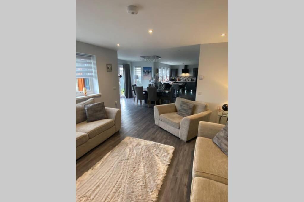 Alcantara- Modern Home With Hot Tub- Sleeps 10 Cromdale Bagian luar foto