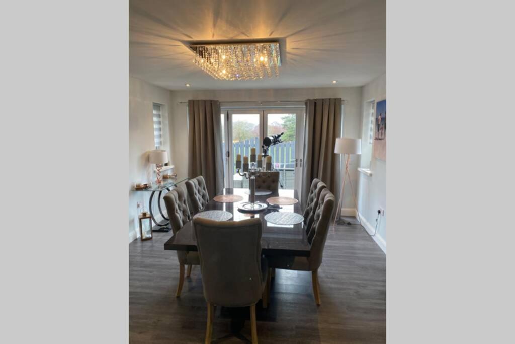 Alcantara- Modern Home With Hot Tub- Sleeps 10 Cromdale Bagian luar foto