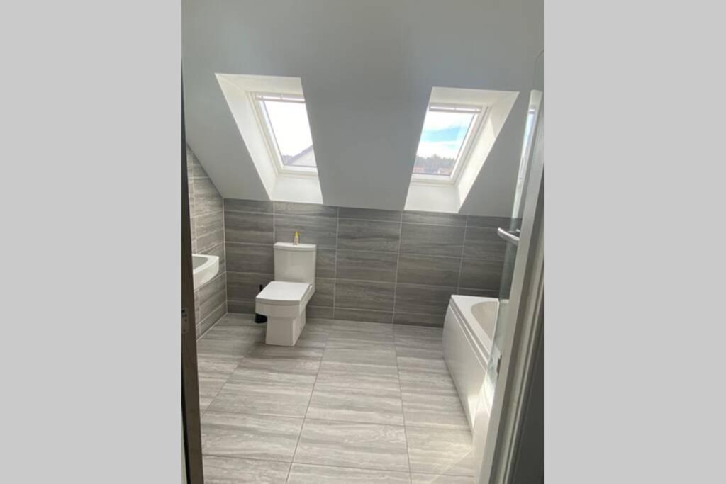 Alcantara- Modern Home With Hot Tub- Sleeps 10 Cromdale Bagian luar foto