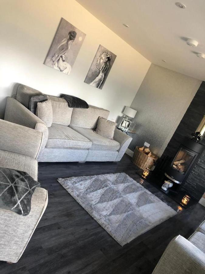 Alcantara- Modern Home With Hot Tub- Sleeps 10 Cromdale Bagian luar foto