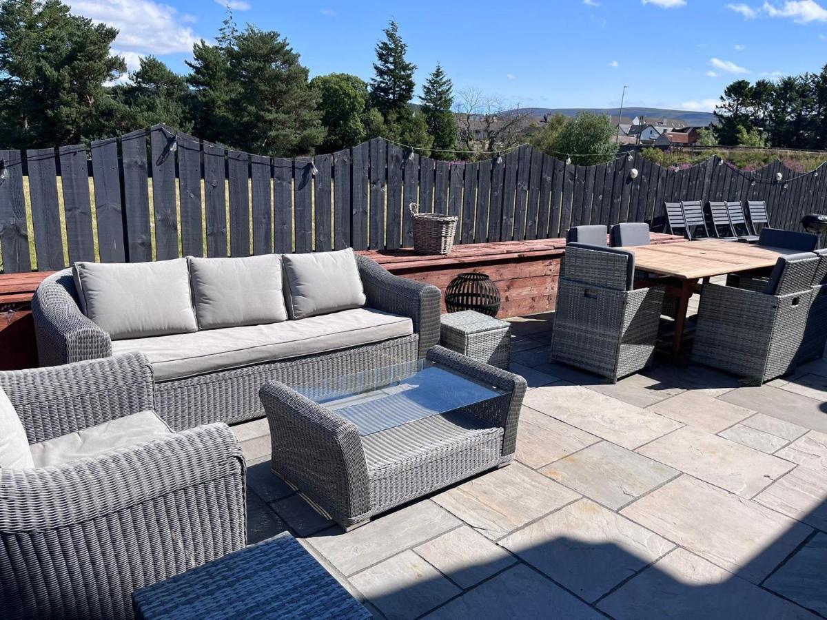 Alcantara- Modern Home With Hot Tub- Sleeps 10 Cromdale Bagian luar foto