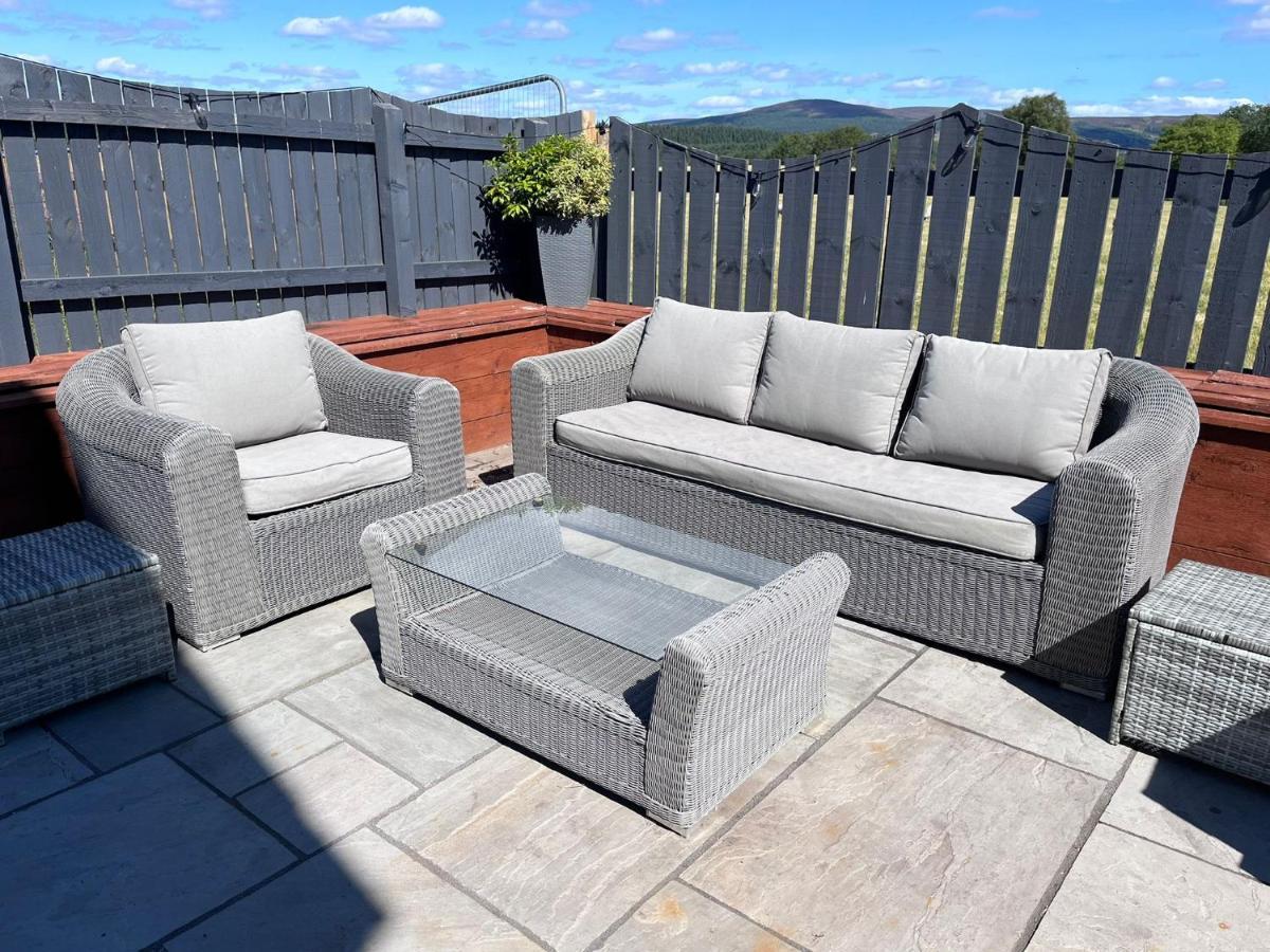 Alcantara- Modern Home With Hot Tub- Sleeps 10 Cromdale Bagian luar foto